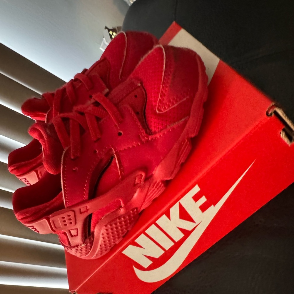 Nike Hurrache Red size 10